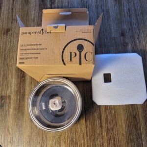 NEW Pampered Chef 1 Qt (1 L)  Insulated Serving Bowl Item #100262